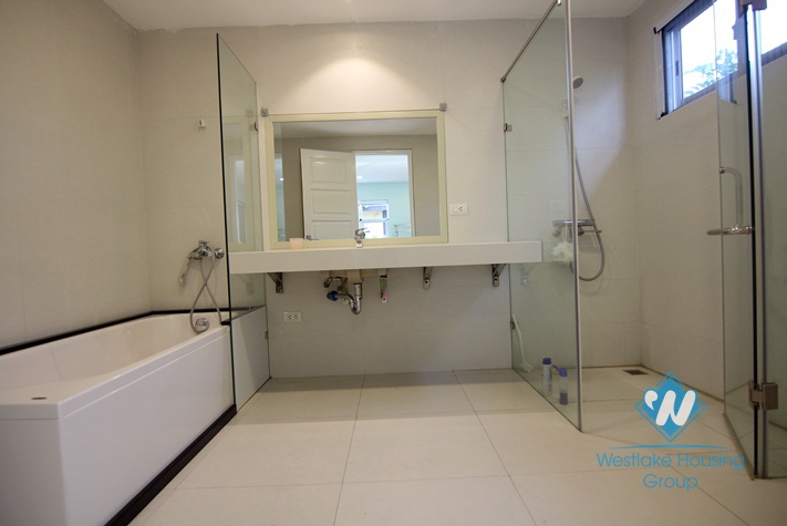 3 floors house for rent in Tay Ho district,Ha Noi